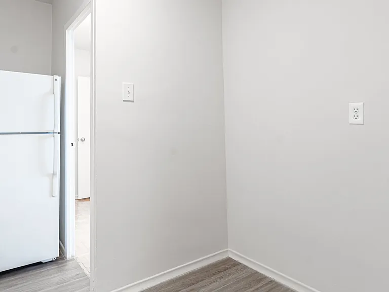 40 Godstone Rd #806 — Photo 13