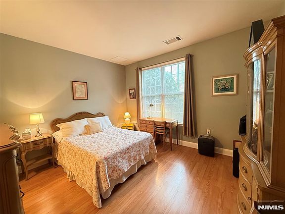 5th image of 2113 Ramapo Ct