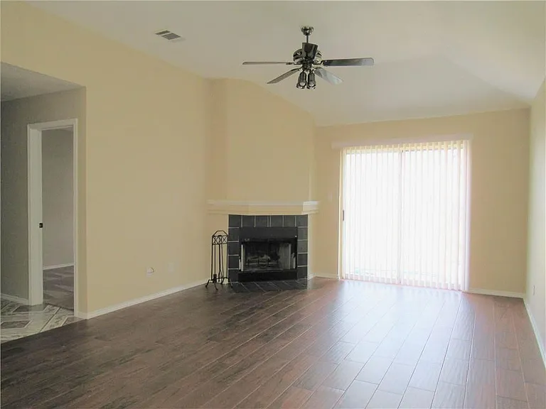 4723 Castleman Dr — Photo 8
