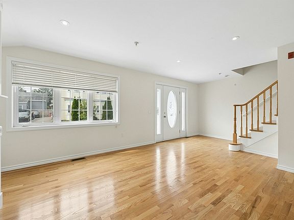 3rd image of 40 Myrtle St APT 3