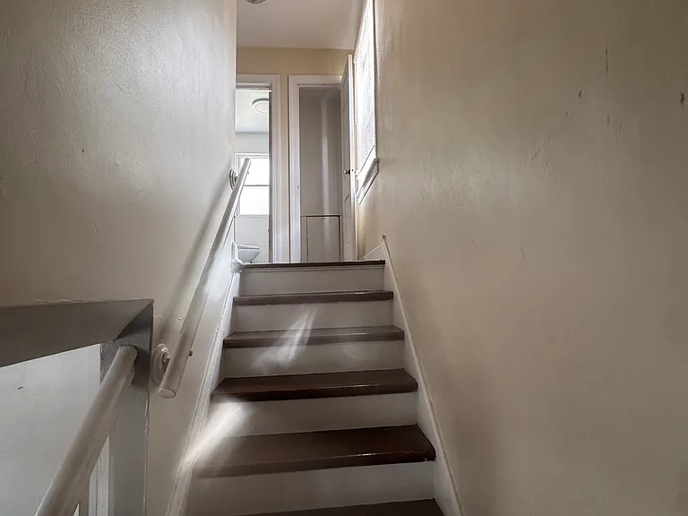 7630 S Hoyne Ave — Photo 5