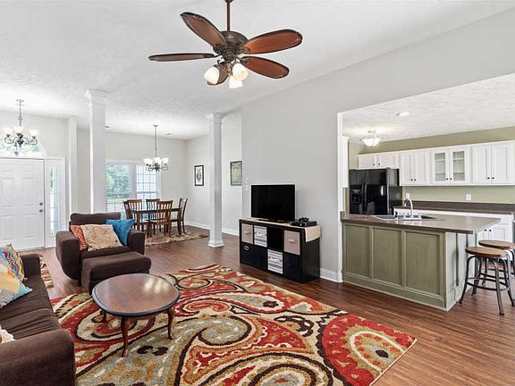 3rd image of 1582 Rosebury Ln