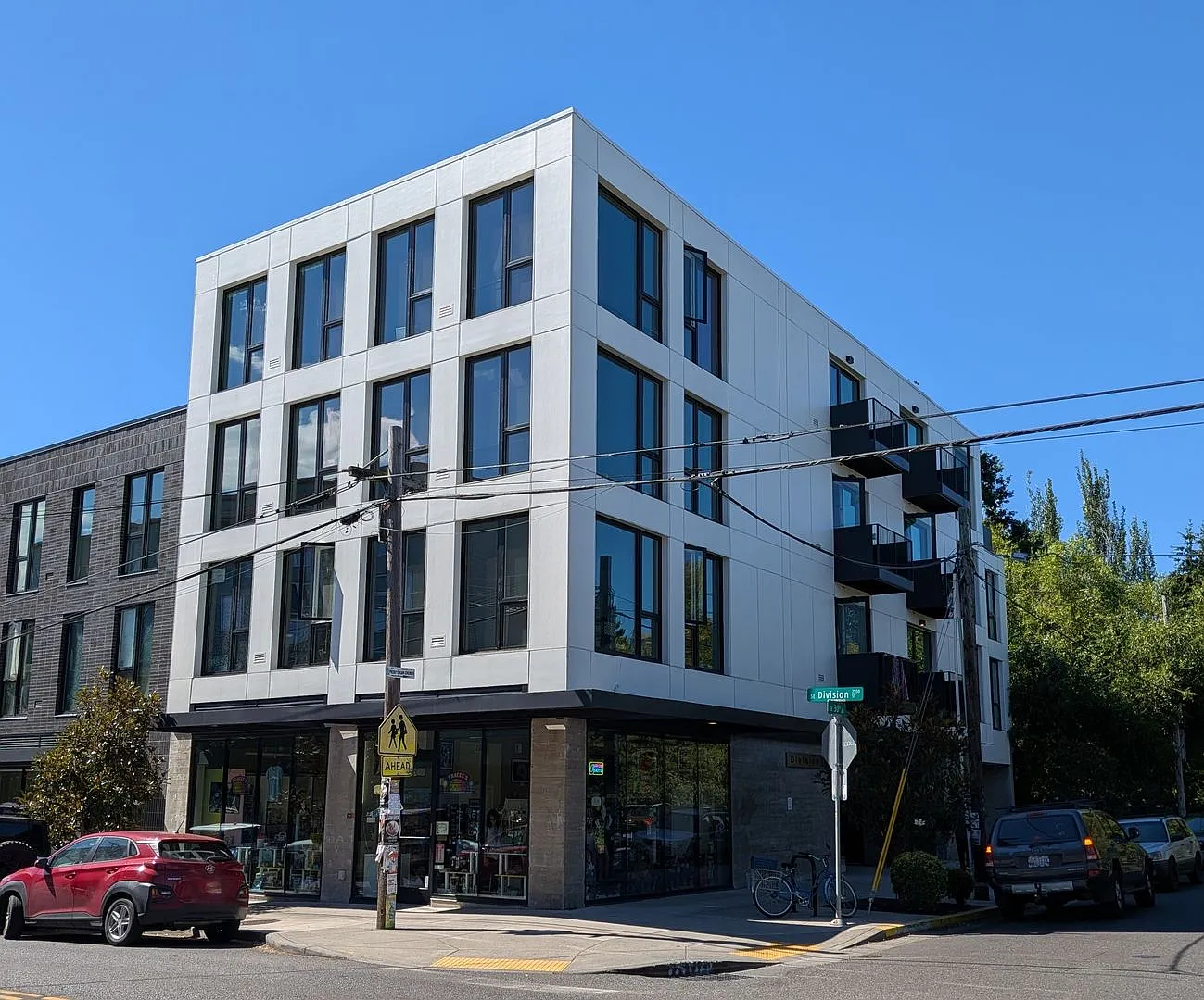 Division 31 Apartments — Photo 2