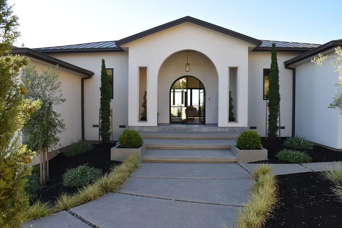 5 bed, 5.5 bath, 4080 sqft, $12,000 — Photo 1