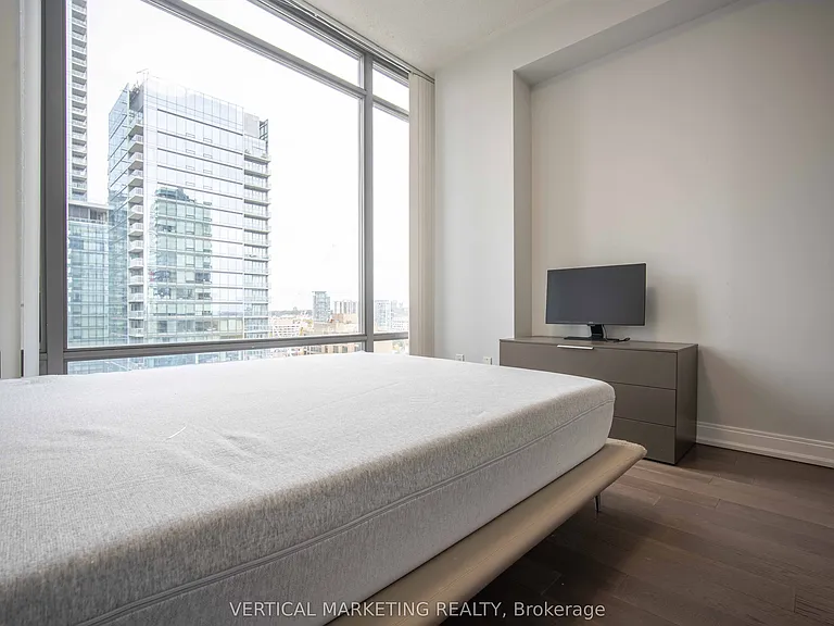 18 Yorkville Ave #1707 — Photo 22