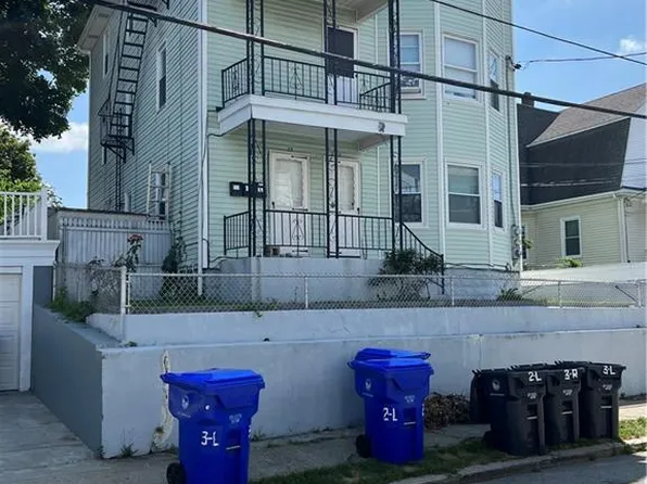 35-33 Larch St, Pawtucket, RI 02860