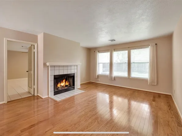 15810 Heritage Falls Dr, Friendswood, TX 77546