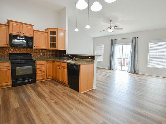 5th image of 164 Dundee Dr
