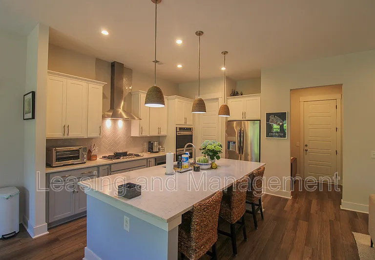 2352 Lantern St — Photo 10