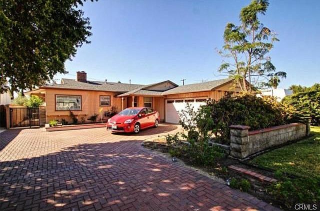 1st image of 332 E La Deney Dr