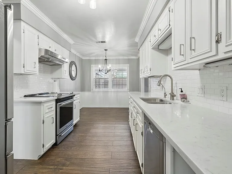 2404 Goddard Ct — Photo 11