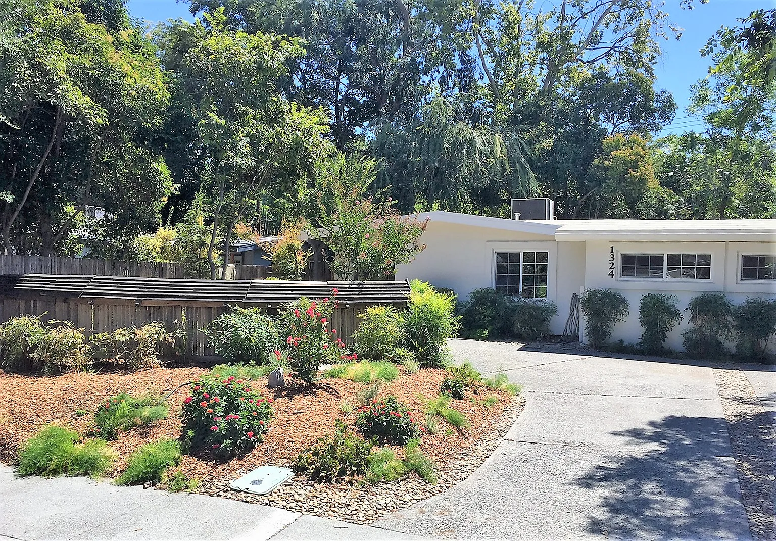 1324 Colgate Dr photo 1
