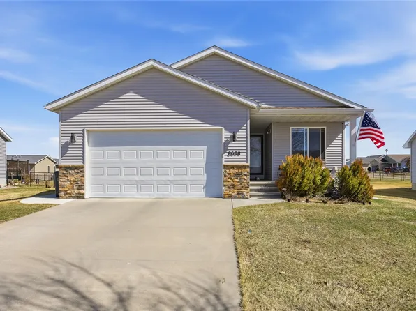 8608 Flatbush Ct NE, Cedar Rapids, IA 52402