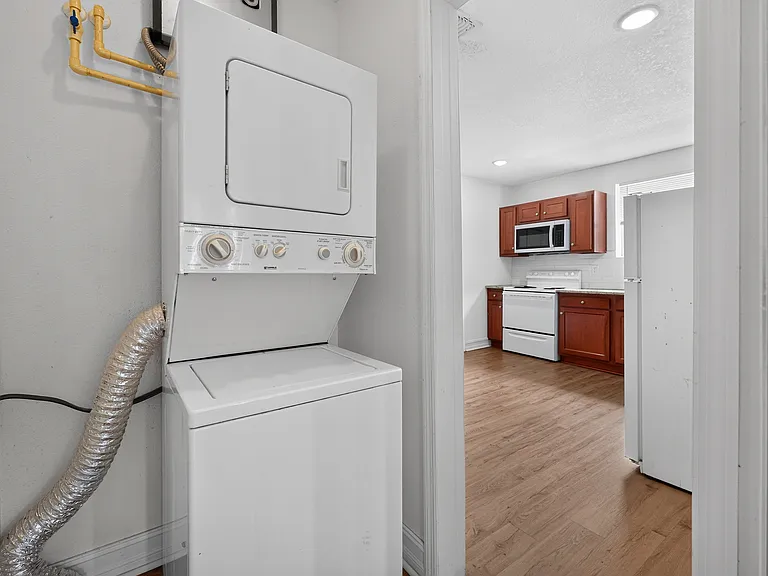 1403 W 22nd St — Photo 10