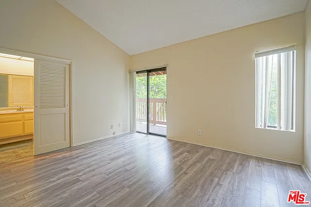 5760 Owensmouth Ave #14 — Photo 12