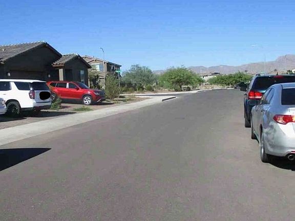 Exterior Neighborhood (street photo)