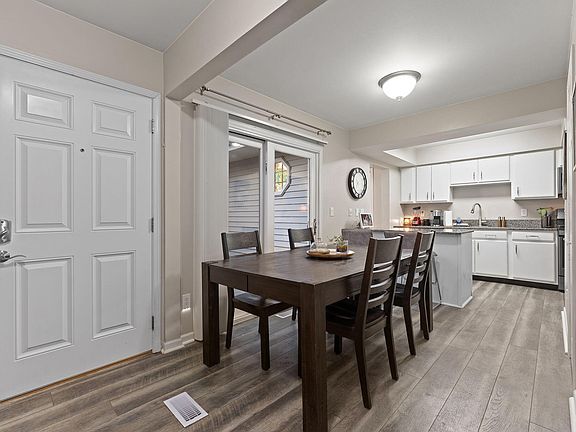 2nd image of 2610 Knollwood Dr