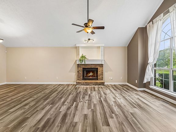 3rd image of 4304 Brackenwood Dr