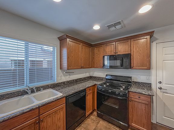 5th image of 9923 Corbridge St