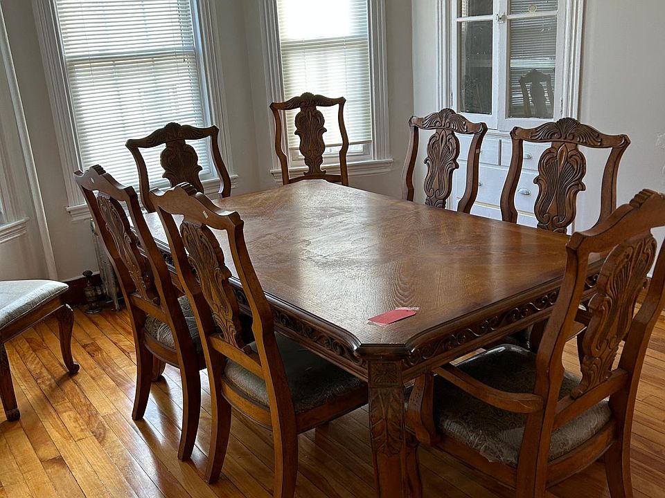 Dining Room, Large table with 8 chairs