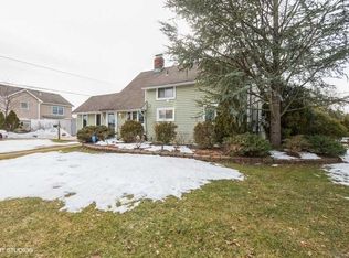 2 Wisp Ln, Wantagh, NY 11793