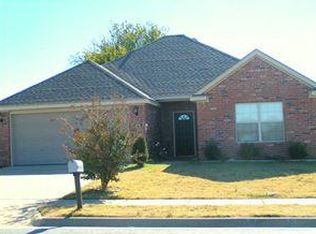 626 Riley Ln, Springdale, AR 72764