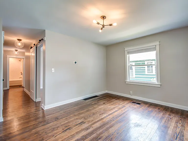 1010 Meridian St #B — Photo 5