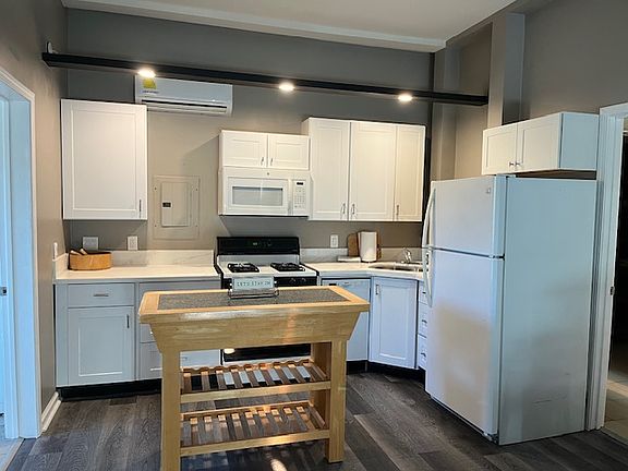 2nd image of 2527 Union St #B