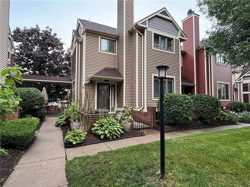 3 bed, 1.5 bath, 1346 sqft, $2,500 — Photo 2