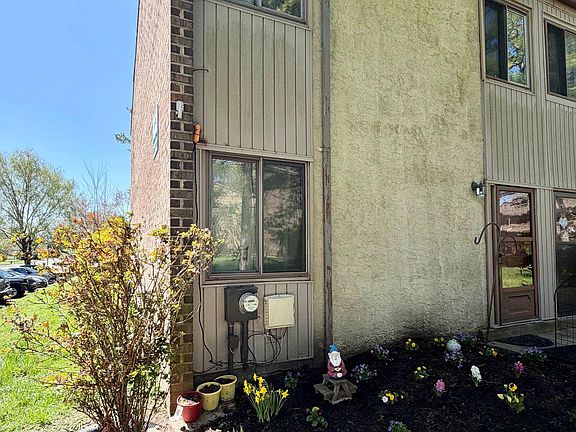 3rd image of 4936 Oxford Ct