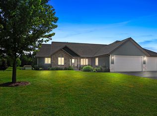 6621 Canyon Ln, West Bend, WI 53090