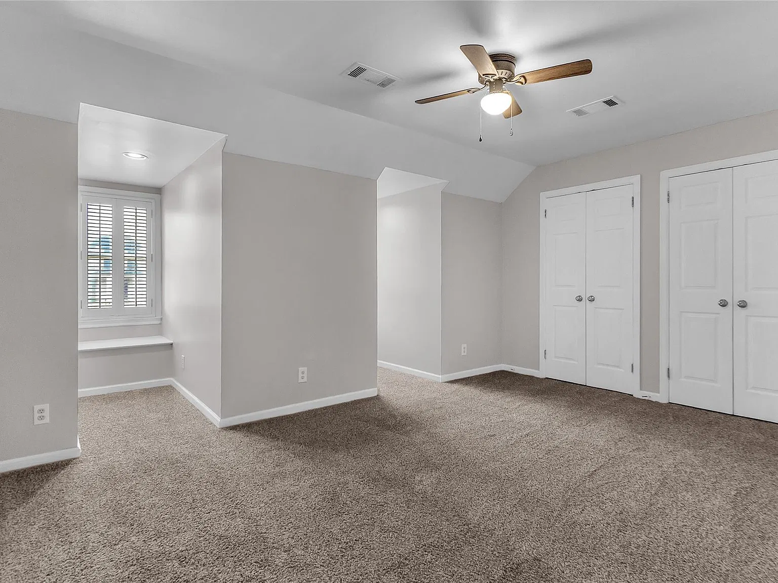 4 bed, 2823 sqft, $2,400 — Photo 3