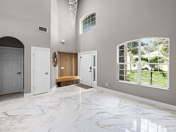5th image of 12833 Hyland Ln