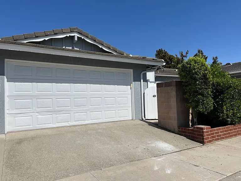 Detached garage