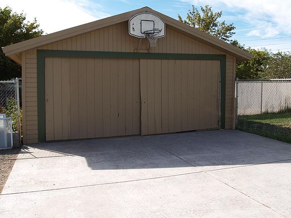 3rd image of 88 SE Williamson Dr