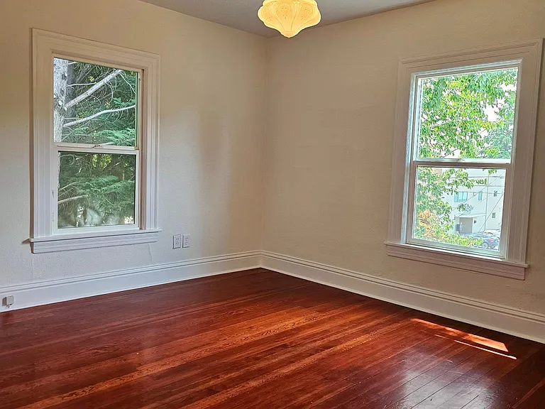 309 NE Graham St #A — Photo 28