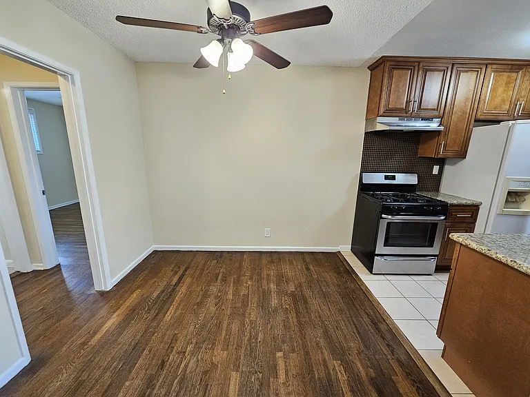 14620 Magnolia Blvd #5 — Photo 4