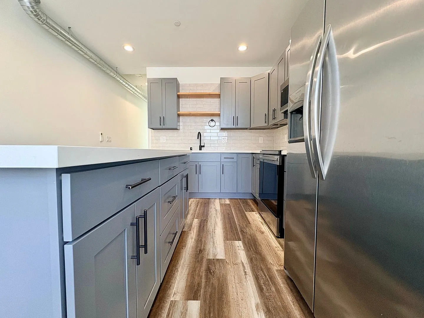 Bright West Seattle Condo for Rent NOW — Photo 4