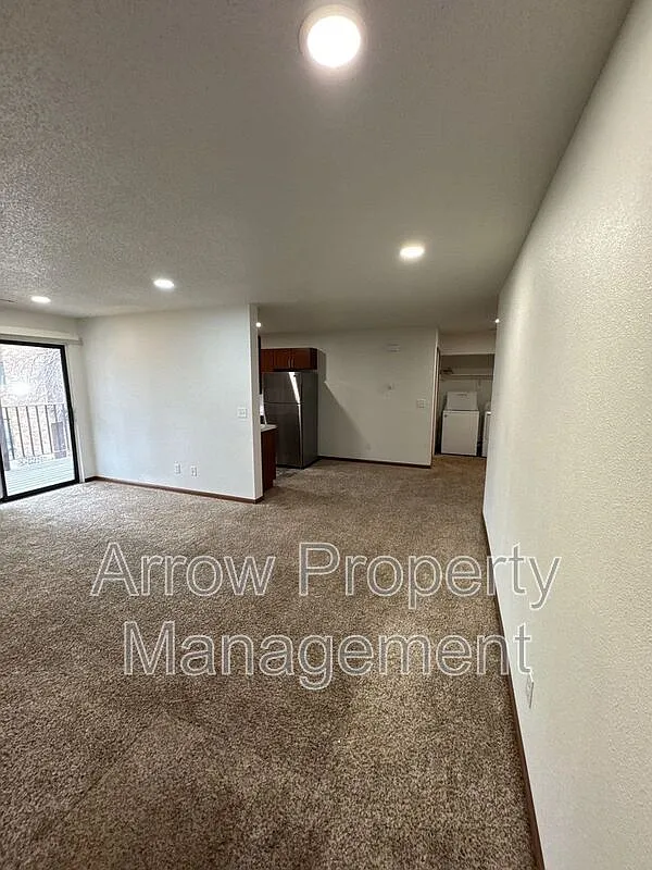 Building Photo - 203 E Arbor Ave #202F