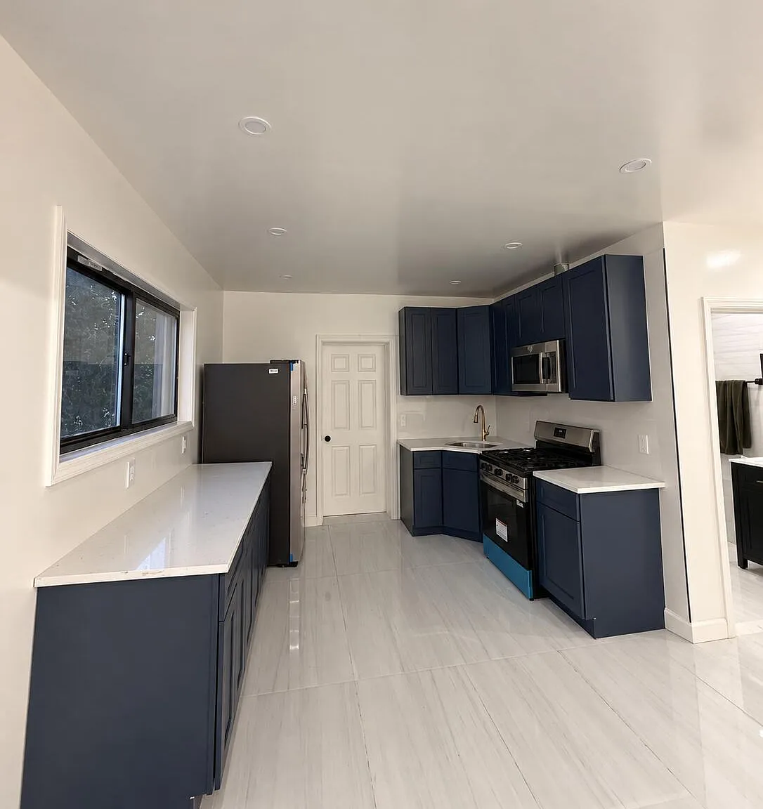 3 bed, 1.0 bath, 2088 sqft, $3,300 — Photo 1