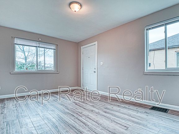 5th image of 1041 Loretta Ave