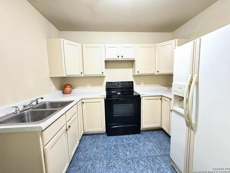 14424 Higgins Rd — Photo 4