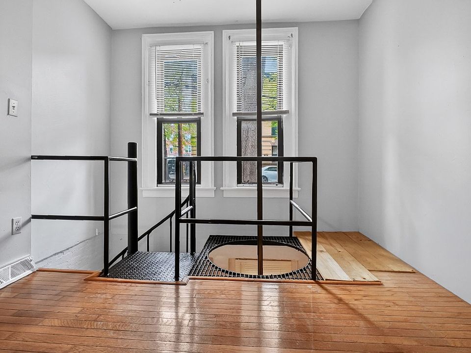1st image of 166 Park St APT 5