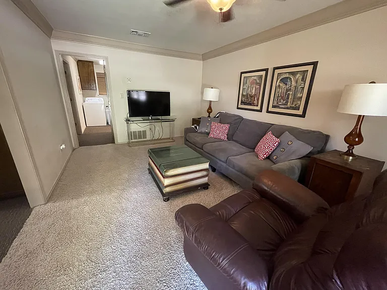 912 Canyon St — Photo 4