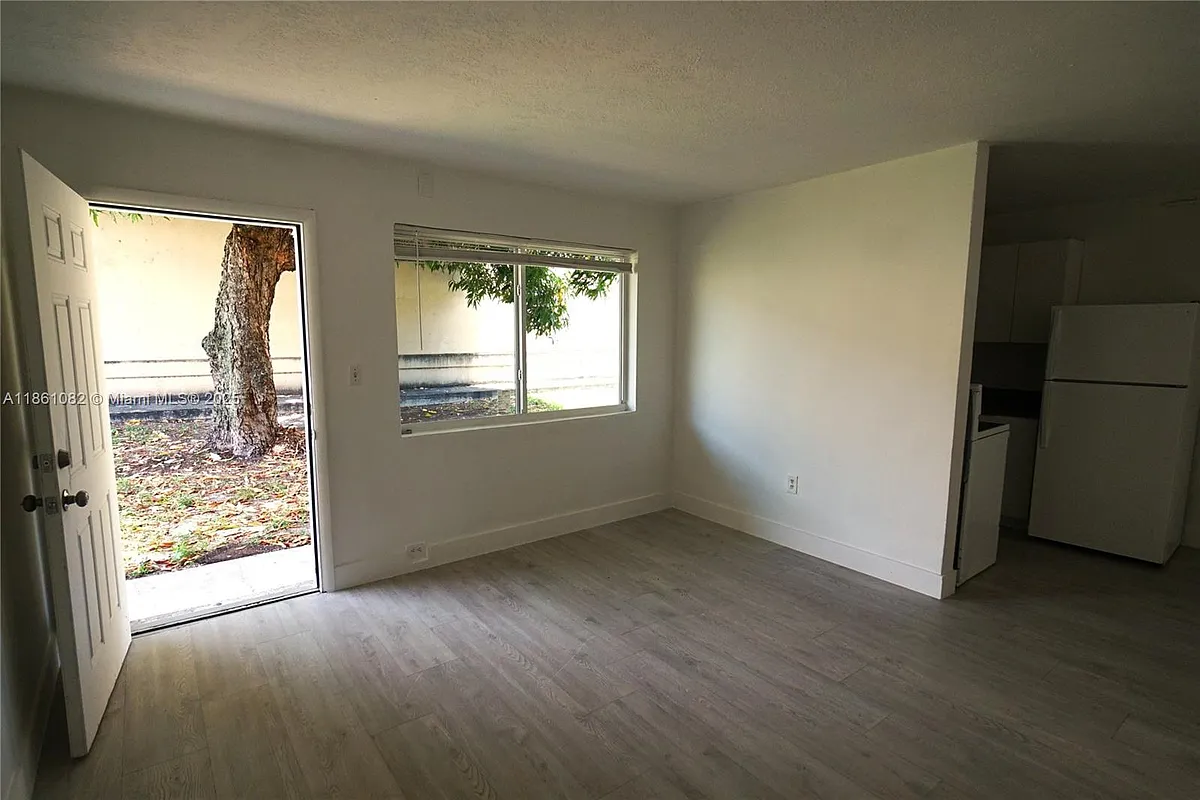 Building Photo - 584 NW 65th St #3