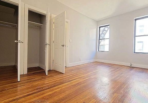 3rd image of 2100 Westbury Ct APT 4M