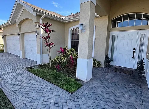 408 N Key Lime Sq SW Photo 1