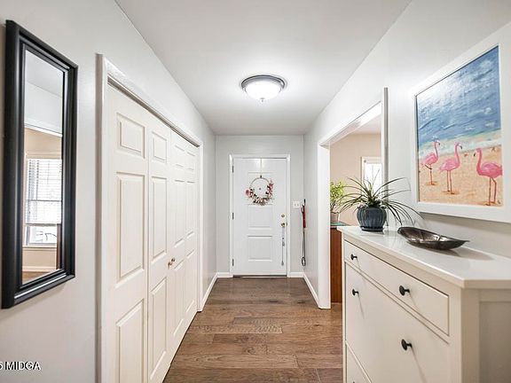 3rd image of 124 S Tamie Cir