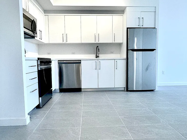 2622 SW 12th St #1 — Photo 8