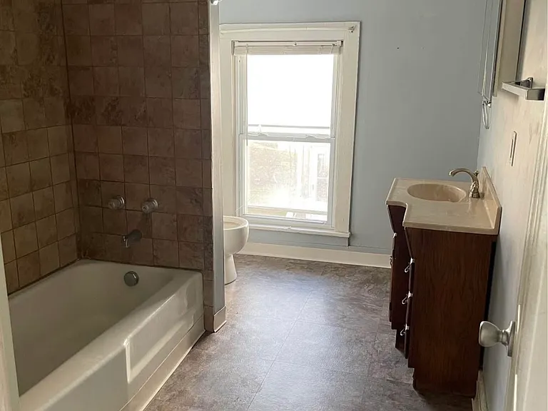 97 N Fulton St #2 — Photo 3